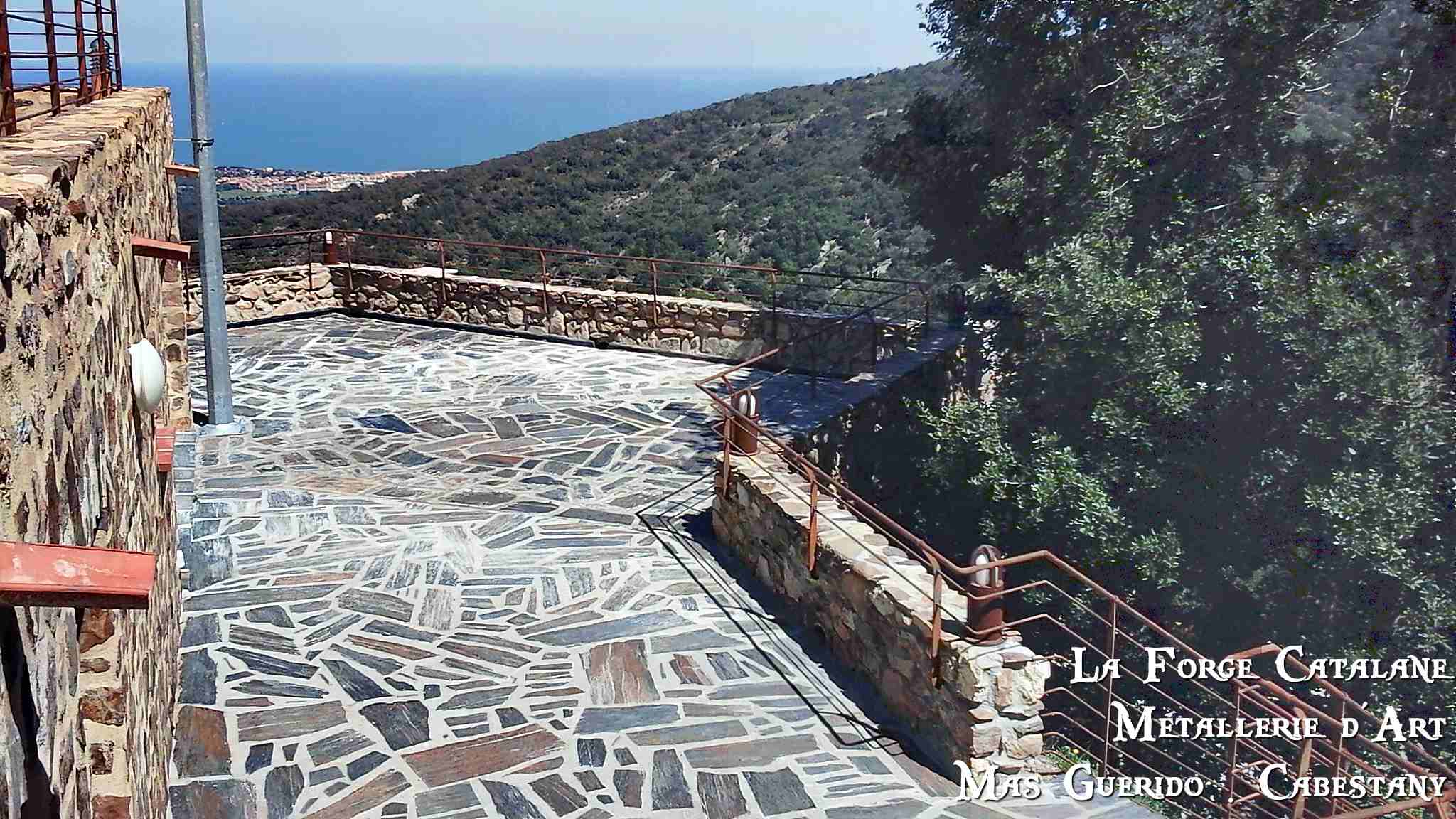 Garde corps lisses horizontale pose anglaise decoupe laser main courante deporte forge catalane.jpg